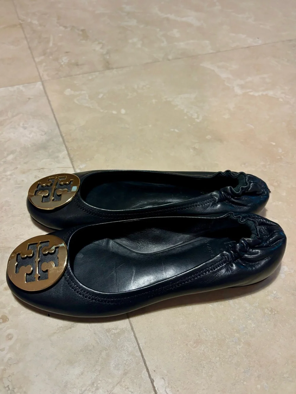 Tory Burch Minnie Black Leather Ballet Flats with Gold Logo Medallion size 5